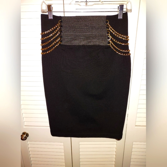 Sapphire Red - Black Pencil Skirt size M, Gold Chain Detailing - Picture 2 of 9